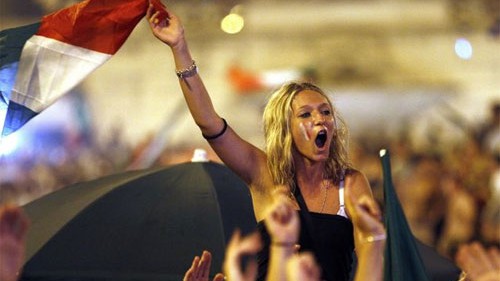 Người Italia đổ ra đường mừng chiến thắng