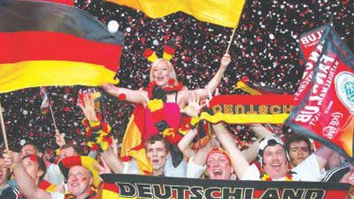 Bóng đá châu Âu: Thành trì cuối cùng của bản sắc dân tộc