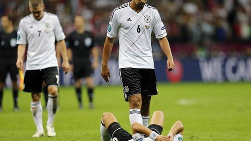 Đức chưa thể giải cơn khát danh hiệu 16 năm: Cái chết của ông vua lội ngược dòng