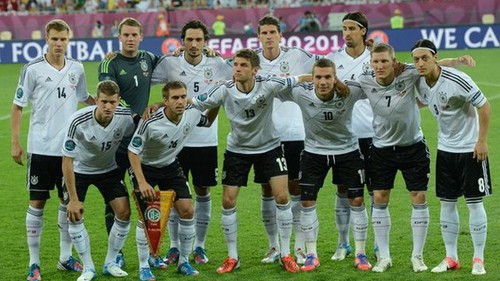 ĐT Đức bị "đánh tơi bời" vì không… hát quốc ca?