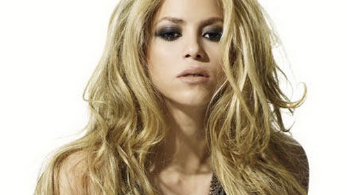 Shakira làm gì ngày Pique đá chung kết?