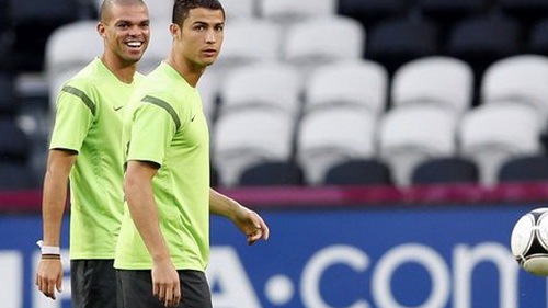 20 cầu thủ xuất sắc nhất EURO 2012: Ronaldo kém xa cả... Bendtner