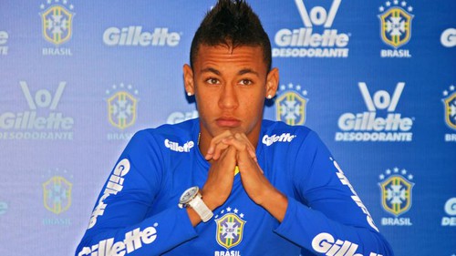 Neymar đặt Ronaldo ngang hàng Messi