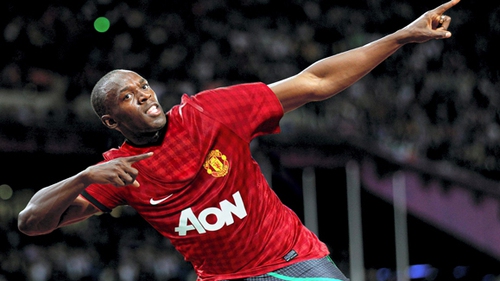 VIDEO Sir Alex chú ý: Usain Bolt xỏ giầy chơi bóng