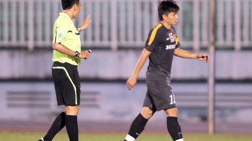 Cái cúi đầu xin lỗi của Mạnh Hùng