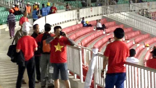 20 CĐV Việt Nam tới sân Zeyar Thiri