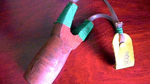 Bên lề: Cảnh sát Myanmar được trang bị súng cao su