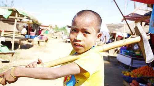 Dưới bóng 'gã khổng lồ' Wunna Theikdi