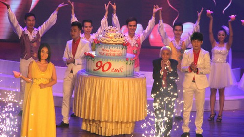 Rơi lệ cùng Phan Huỳnh Điểu ngày về quê