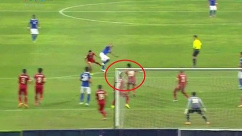 Xem lại những quyết định khó hiểu của trọng tài ở trận Malaysia - Việt Nam