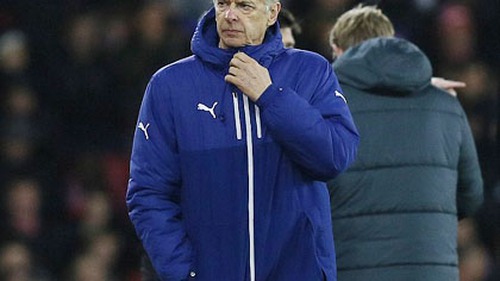 CĐV quá khích bị bắt giữ vì trêu tức HLV Arsene Wenger