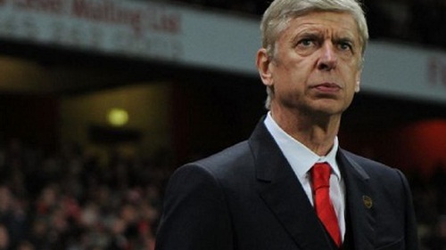 Cứ hút thuốc, Wenger sẽ cắt suất đá chính