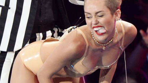 Miley Cyrus - ngôi sao 'đệ nhất chiêu trò'