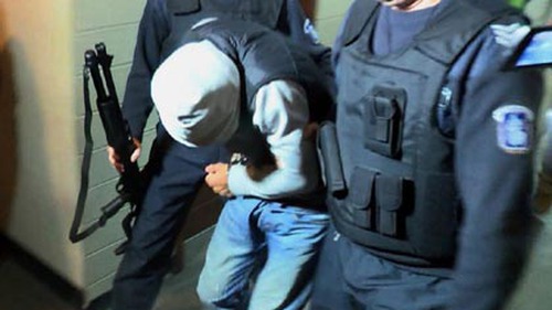 Pháp bắt giữ 12 người 'hỗ trợ' nghi can khủng bố tại Paris