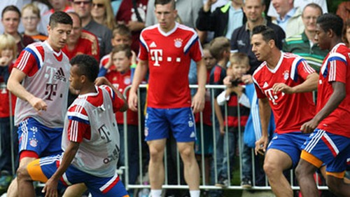 Bayern Munich của Pep Guardiola lại gây sốt với màn 'đá ma' ảo diệu