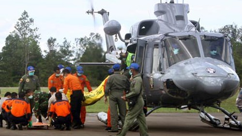 Tìm thấy 5 thi thể hành khách máy bay AirAsia vẫn thắt dây an toàn dưới đáy biển