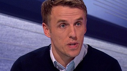 Phil Neville bị 'ném đá' vì chỉ trích Rosicky 'thiếu tôn trọng đối thủ'