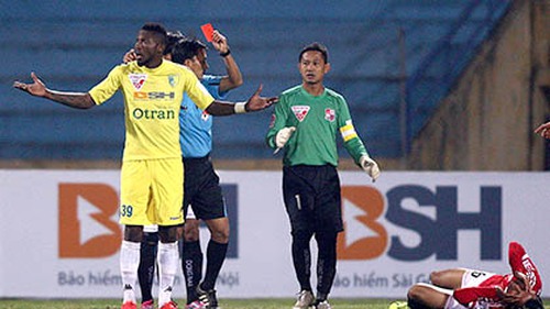 Samson thẻ đỏ, Văn Quyết giật 3 điểm về cho Hà Nội.T&T