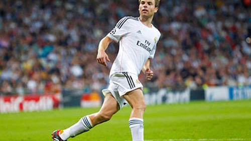 Illarramendi chơi bình thường, được… hoan nghênh: Yêu kiểu Bernabeu