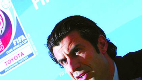 Bầu cử Chủ tịch FIFA: Figo không thể đánh bại Blatter?