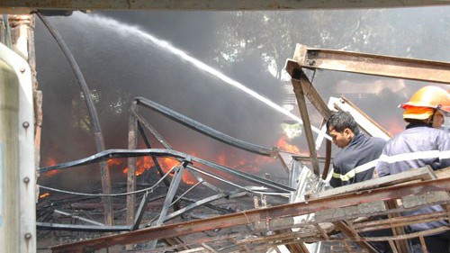 Cháy kho chứa bật lửa ga ở Tây Ninh