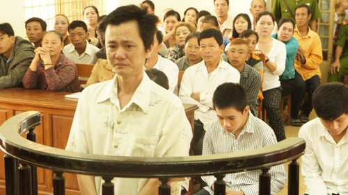 Gia đình thai phụ bị tông văng thai nhi xin mức án thấp nhất cho tài xế xe bồn