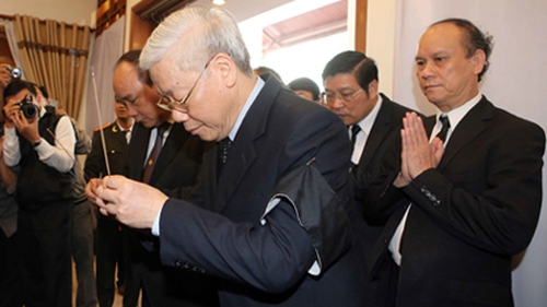 Các đồng chí lãnh đạo Đảng, Nhà nước viếng đồng chí Nguyễn Bá Thanh