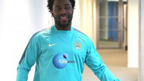 Wilfried Bony cuối cùng đã đặt chân tới Man City