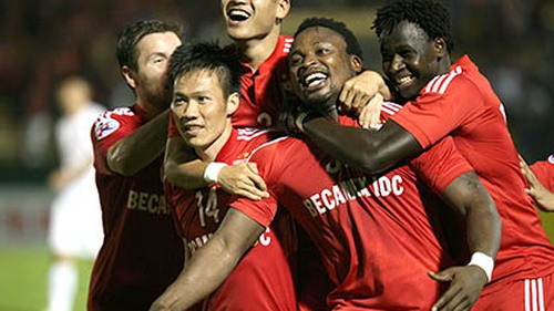 B.Bình Dương thua Shandong Luneng 2-3 cũng là thành công