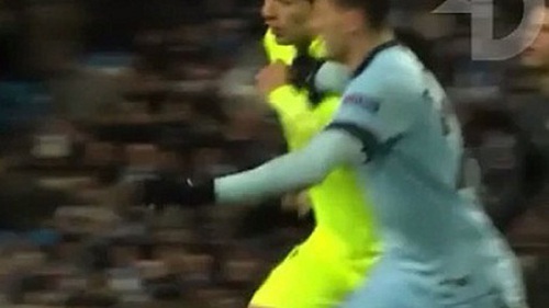 Bằng chứng Suarez không hề cắn Demichelis