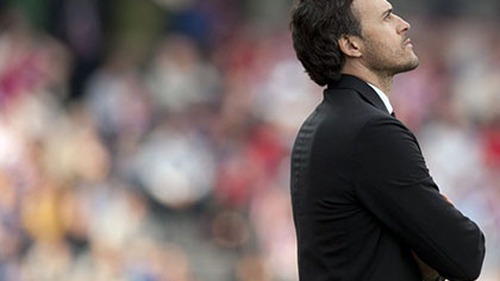 Thắng Granada, Luis Enrique vẫn mỉa mai mặt sân