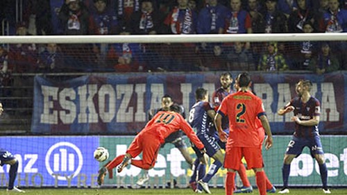Barca giờ giỏi bóng 'chết' nhờ... bóng rổ