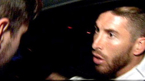 CĐV chặn xe, chửi bới cầu thủ Real Madrid sau trận thua Barca