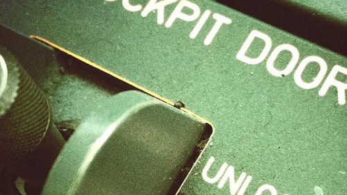 Vụ tai nạn máy bay Germanwings ở Pháp: Nỗi lo an toàn quanh cửa vào khoang lái