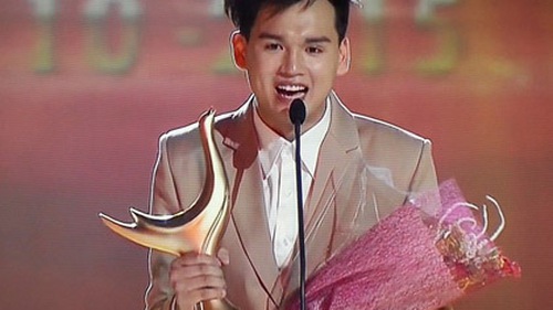 Clip: Nguyễn Trần Trung Quân giành 'cú đúp' Cống hiến