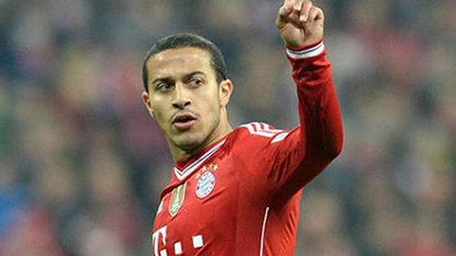 Đạp ngã Kiessling, Thiago may mắn thoát thẻ đỏ và sút quả 11m quyết định cho Bayern