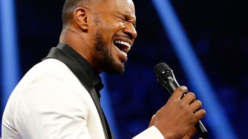 Jamie Foxx bị chê “giết chết” quốc ca Mỹ tại trận đấm bốc Mayweather - Pacquiao