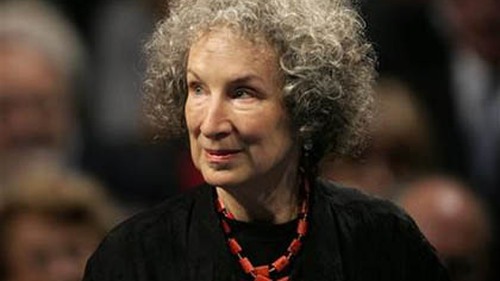 Margaret Atwood là thành viên danh dự của Viện Hàn Lâm Văn học & Nghệ thuật Mỹ