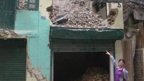 Đoàn Chữ thập đỏ tươi cười, bỏ về trước đống đổ nát Nepal: Lỗi hành vi