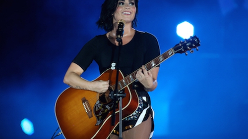 Xem Demi Lovato tỏa sáng trong màn trình diễn trước 50 nghìn khán giả TP HCM