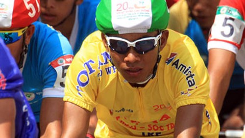 Nguyễn Hoàng Giang: Đổi đời nhờ tan mộng cầu thủ