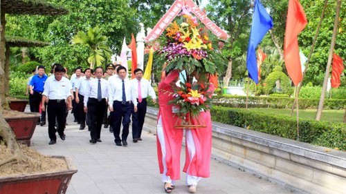 Lễ dâng hương tại Khu di tích Kim Liên