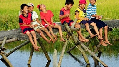 Hè này, không lẽ lại để con trẻ dùng Ipad, Iphone, Bphone...