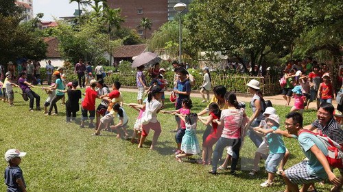 Thư Cuối tuần: Làm sao để trẻ rời xa ipad, smartphone dễ như tại Mỹ?