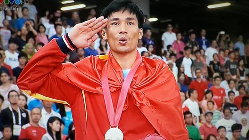 Kiện tướng điền kinh Nguyễn Văn Lai đoạt HCV và lập kỷ lục 5000m nam