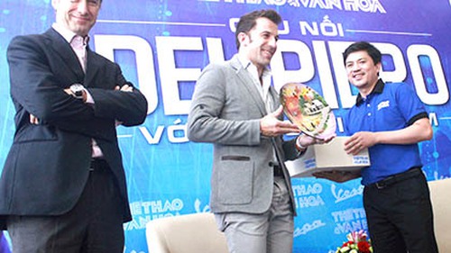 Del Piero ngạc nhiên vì nhiều người Việt đi xe máy