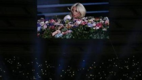 Nghe Lady Gaga làm sống lại John Lennon tại European Games