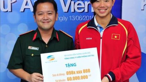 Thầy trò Ánh Viên nhận thưởng lớn