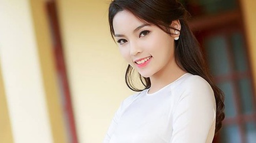 Ảnh “dìm hàng” Kỳ Duyên: Người ngủ và người chụp, ai kém duyên?