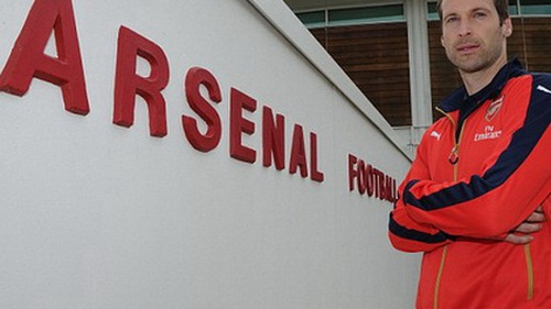 Petr Cech bị fan Chelsea dọa giết vì đầu quân cho Arsenal